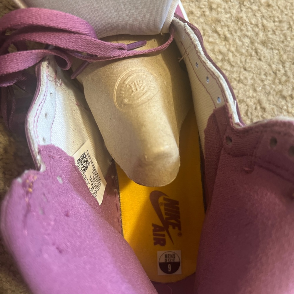 Jordan 1 University Gold - Picture 2 of 8